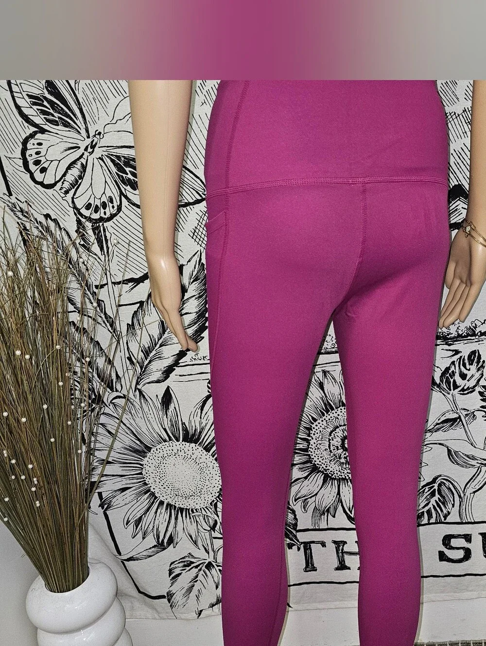 VIDA athletic set in magenta high-neck crop top and matching Leggings Large